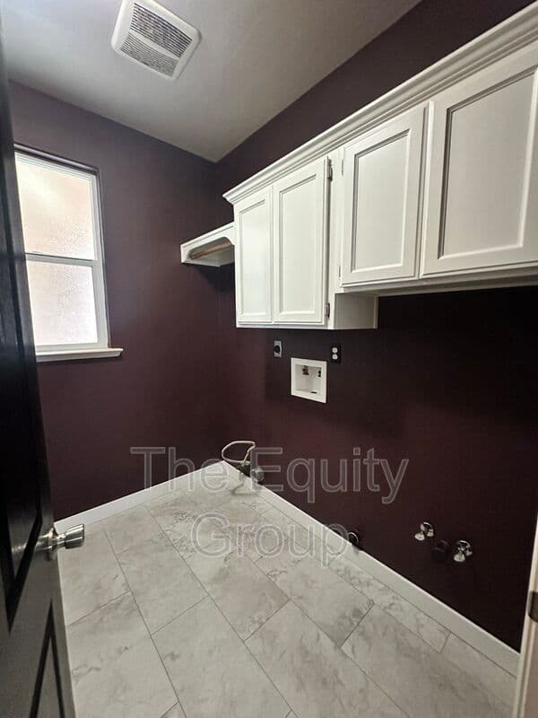 Farmersville House: 421 W. Trinta St
