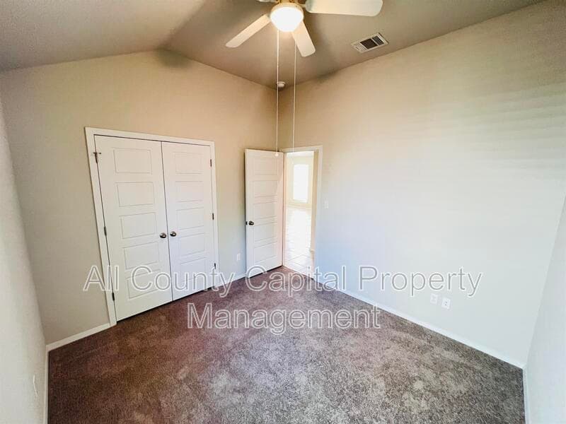 Georgetown House: 201 Oakstone Dr