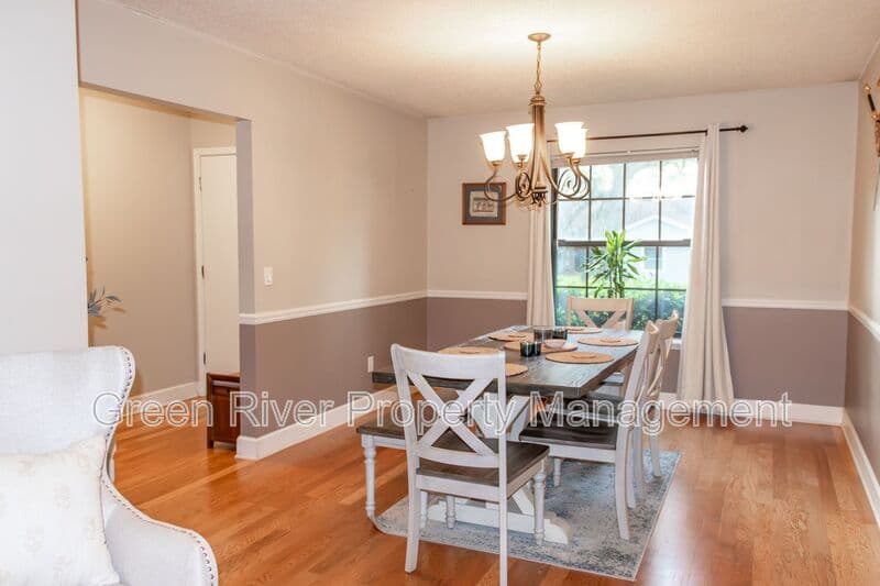 Jacksonville House: 12955 Julington Ridge Drive E