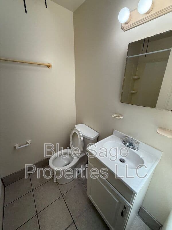 Linwood House: 1427 Simpson St