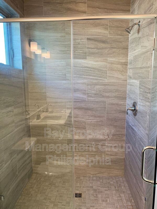 Philadelphia House: 2108 Kensington Walk