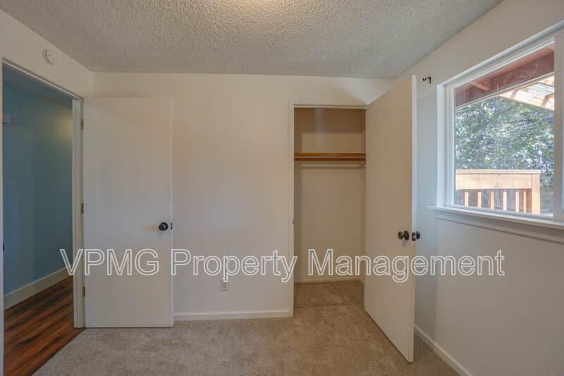 Vancouver House: 411 NE 120th Ave
