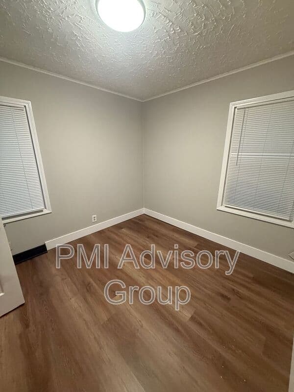 Topeka House: 2401 SW Bradbury Ave