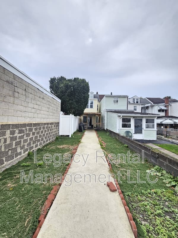 Shenandoah House: 419 West Lloyd Street