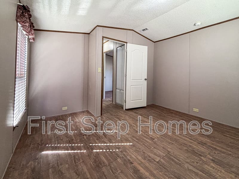 Tyler House: 618 San Rafael St