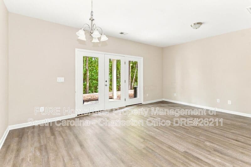 Goose Creek House: 160 Buchanan Cir