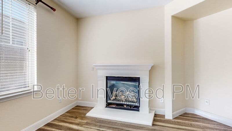 Santa Rosa House: 1363 Gordon Ln