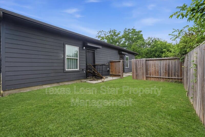 Houston Condo: 319 N Carolina St