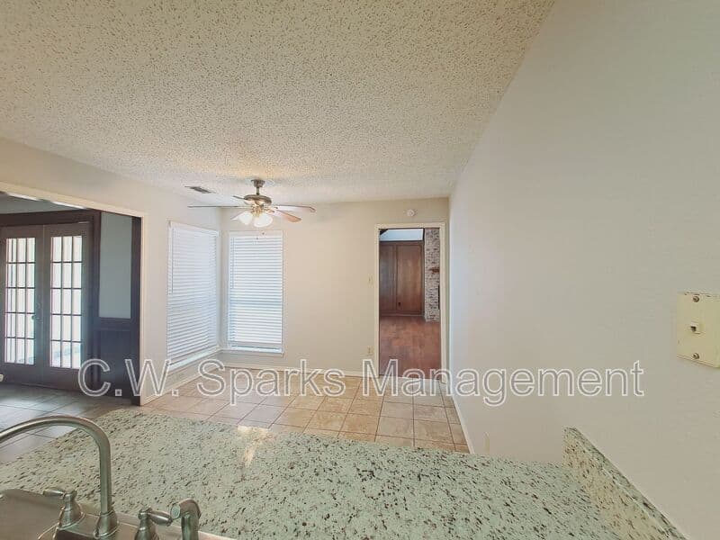 Dallas House: 3917 Saint Christopher Lane