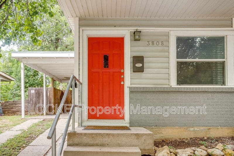 Fort Worth House: 3808 Bryce Ave