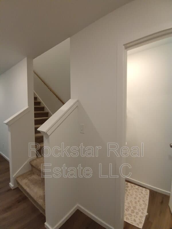 Spokane House: 109 W Goldenrod Ave