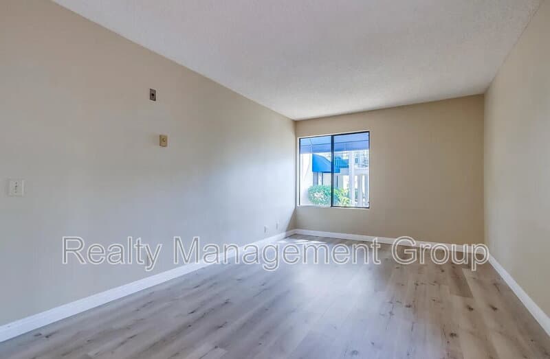 San Diego Condo: 8324 Regents Road