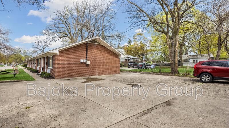 Ferndale Condo: 1615 W 9 Mile