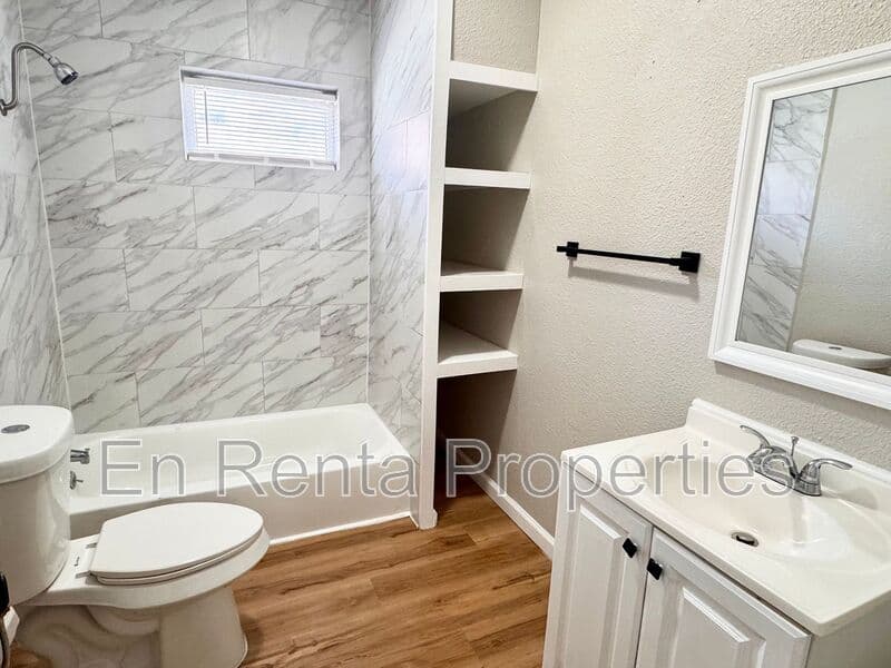 Ft Worth House: 541 Beddell St. W.