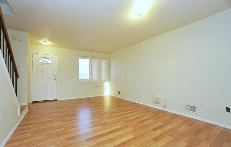 staten island Townhome: 26 Roosevelt Ave