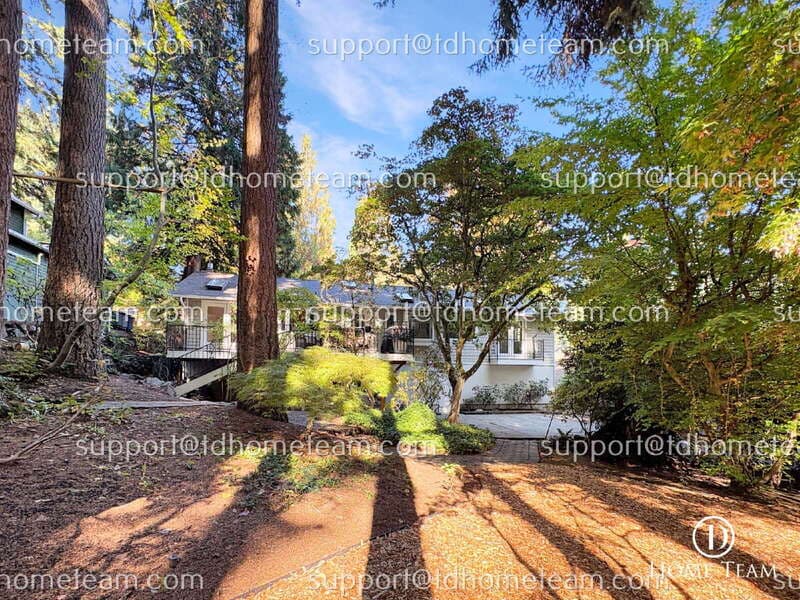 Bellevue House: 12903 NE 28th St