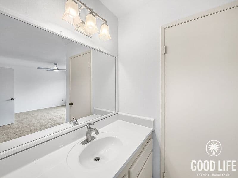 Garden Grove House: 5848 Chapman Ave