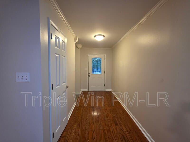 Little Rock House: 12512 Woodbury Dr