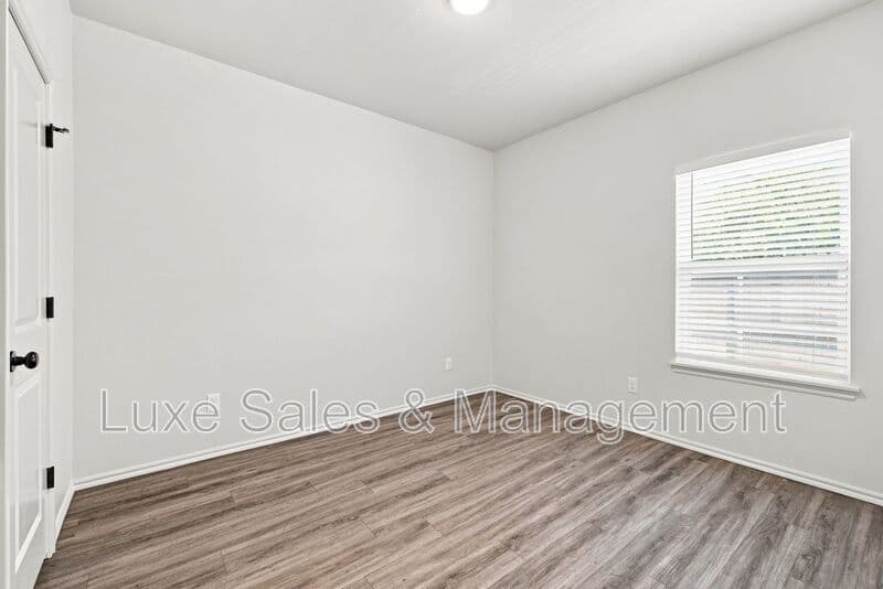 Okahoma City House: 10912 Oak Hollow Drive