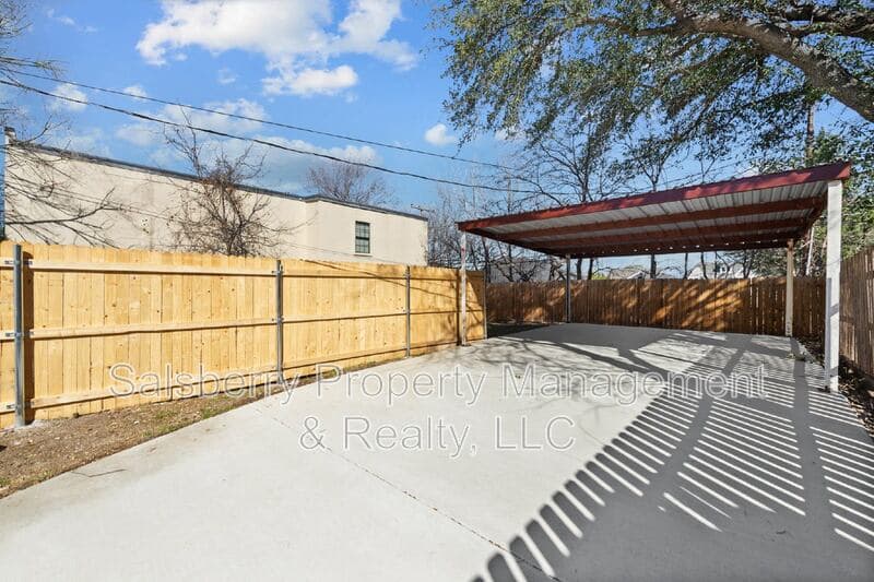 Fort Worth House: 3770 W. 6th Street
