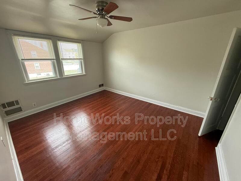 Baltimore House: 5466 Lynview Ave