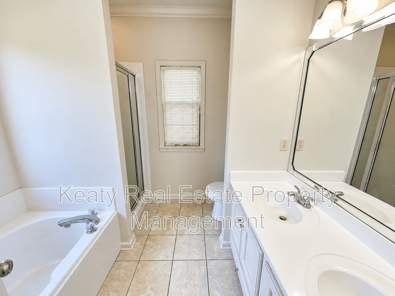 Lafayette House: 507 Lodge Drive
