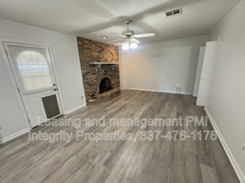 Lafayette House: 204 Debby Drive