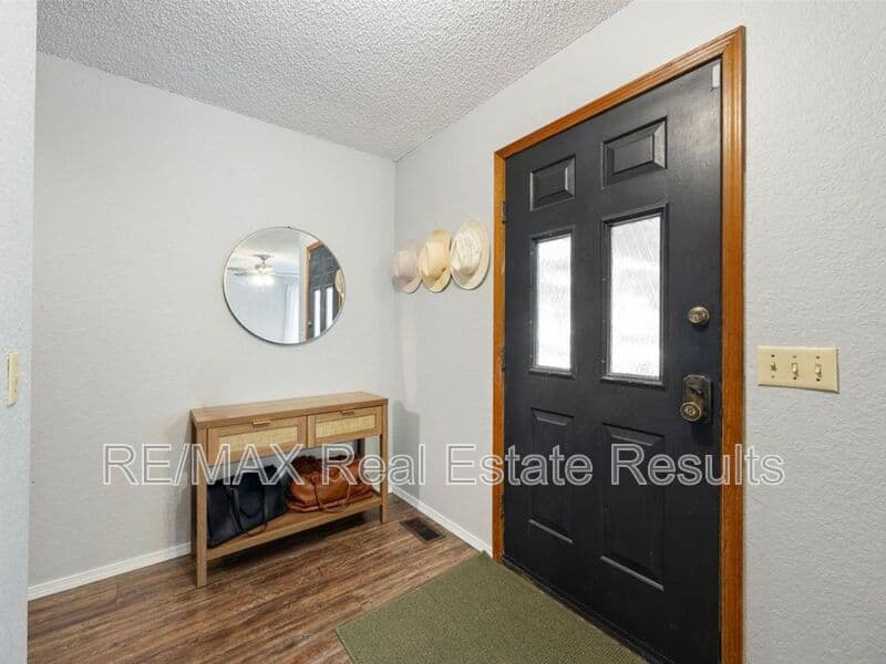 Bella Vista House: 13 Cumbrian Dr