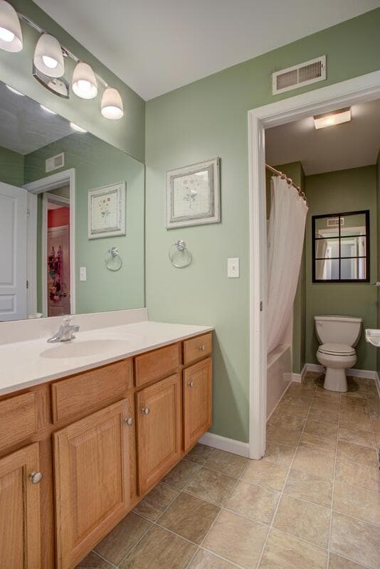 Lancaster House: 1007 Croft Drive