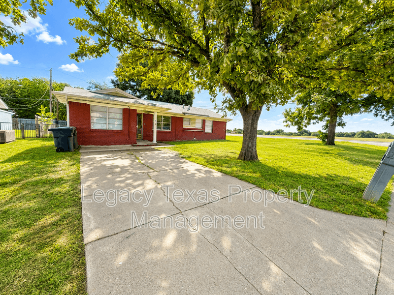 Cleburne House: 1902 Joslin St