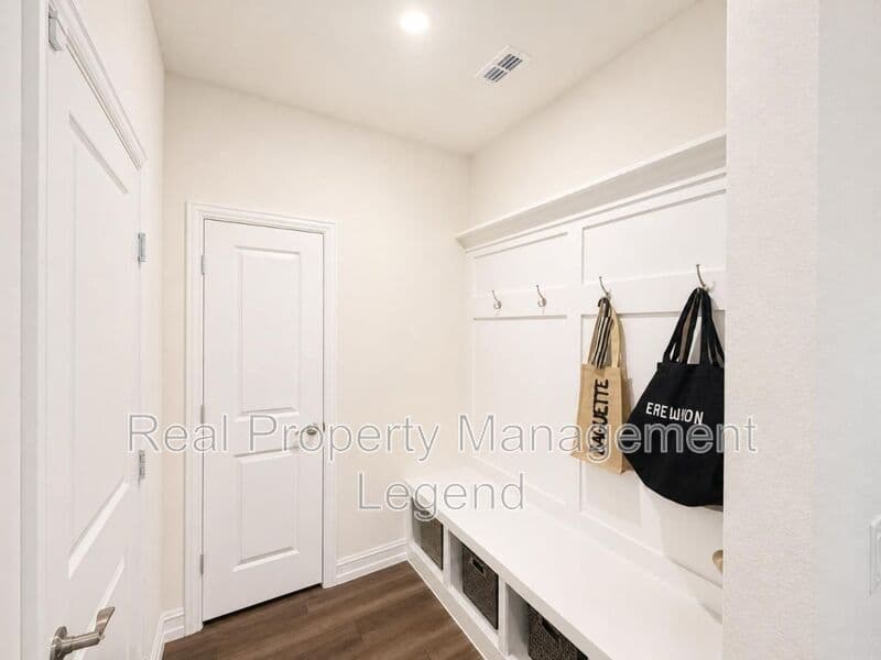 Aubrey House: 2812 Ranger Ln