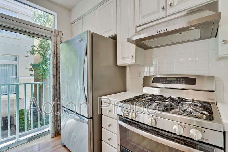 Mountain View Townhome: 146 Holly Court