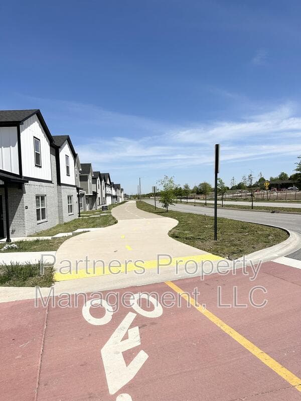 Fayetteville Condo: 823 South Amarillo Avenue - 2