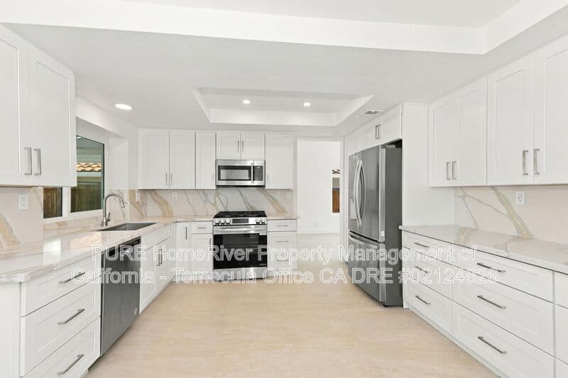 Temecula House: 27498 Rosebay Ct