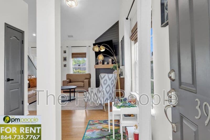 Simpsonville House: 39 Pfeiffer Ct.