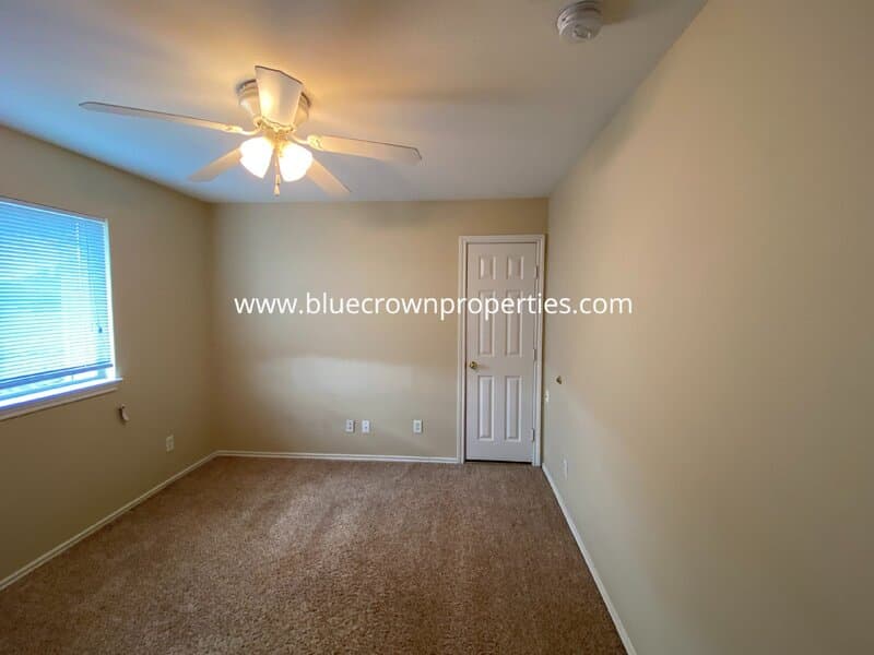 Carrollton House: 1829 Carver Dr