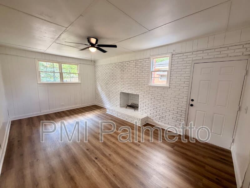 Columbia House: 1805 Carousel Cir