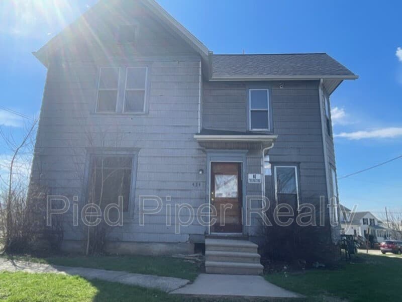Freeport Condo: 434 1/2 S State Ave