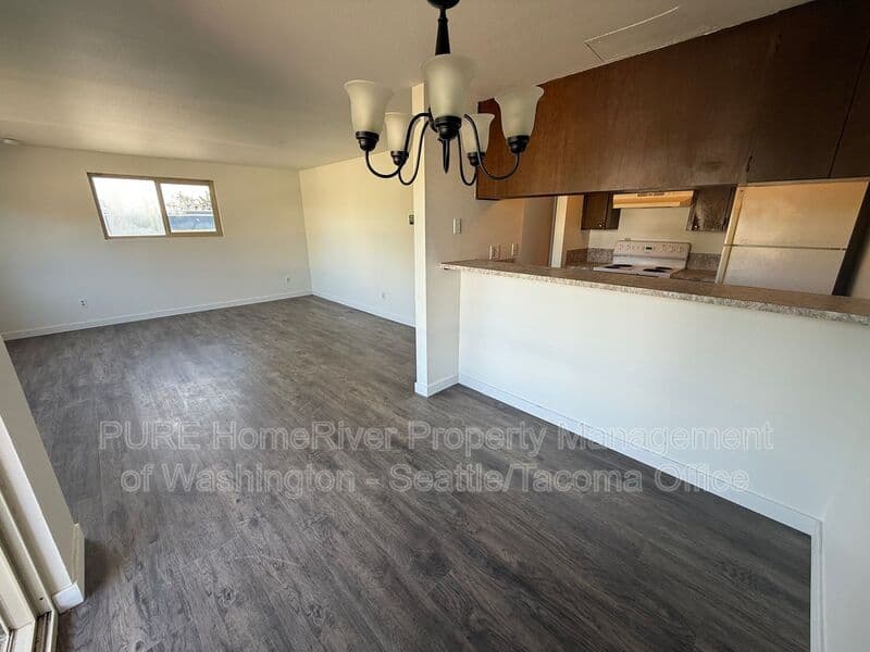Burien Apartment: 417 SW 155th St