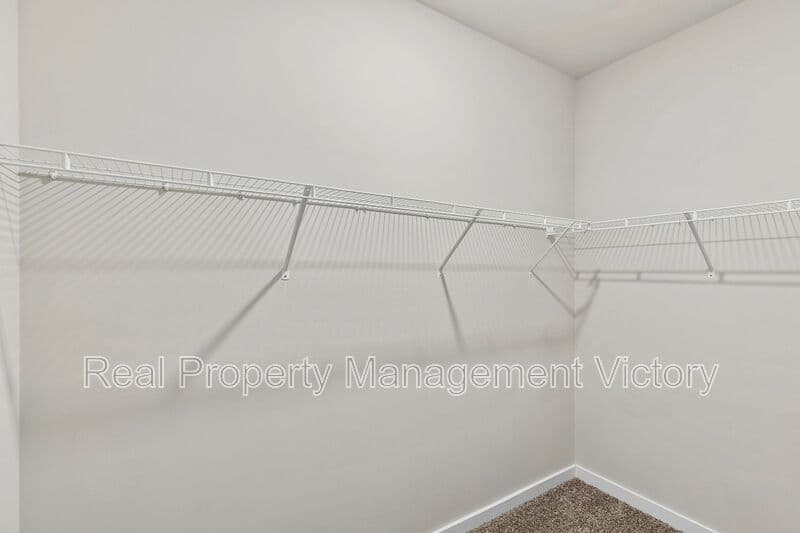 Clanton House: 275 Avalon Way