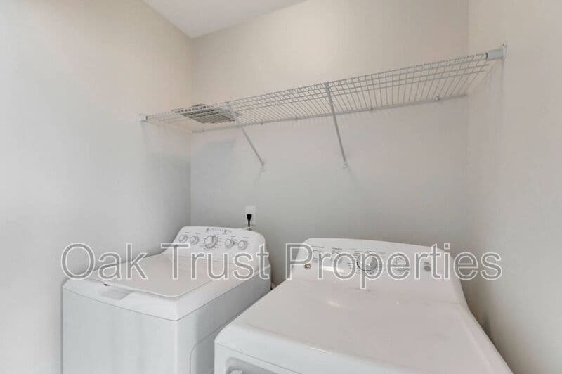 Moncks Corner House: 220 Lazy River Lane