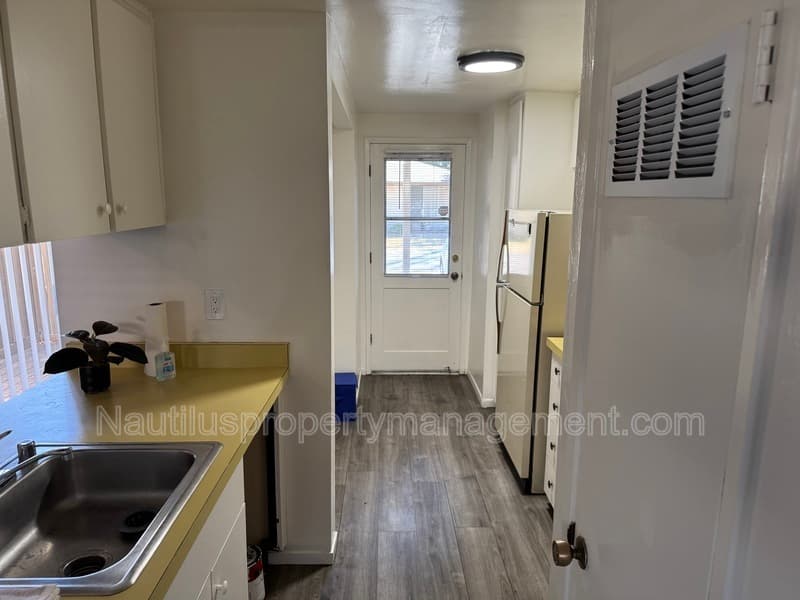 Santa Cruz Townhome: 127 Castillon Terrace