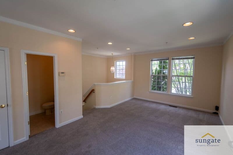 Rosedale Townhome: 11 Hallsdale Ct