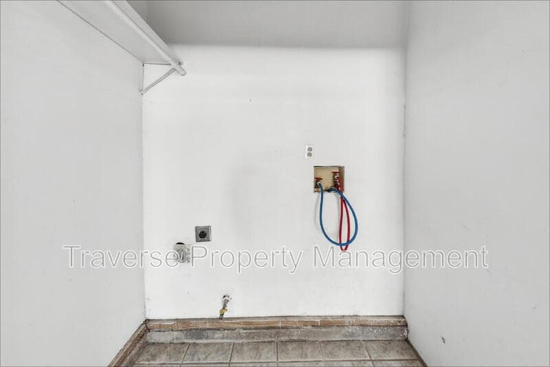 Haltom City House: 5025 Catalpa St