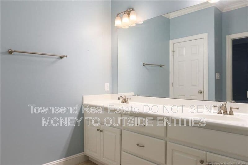 Fayetteville House: 320 Glenburney