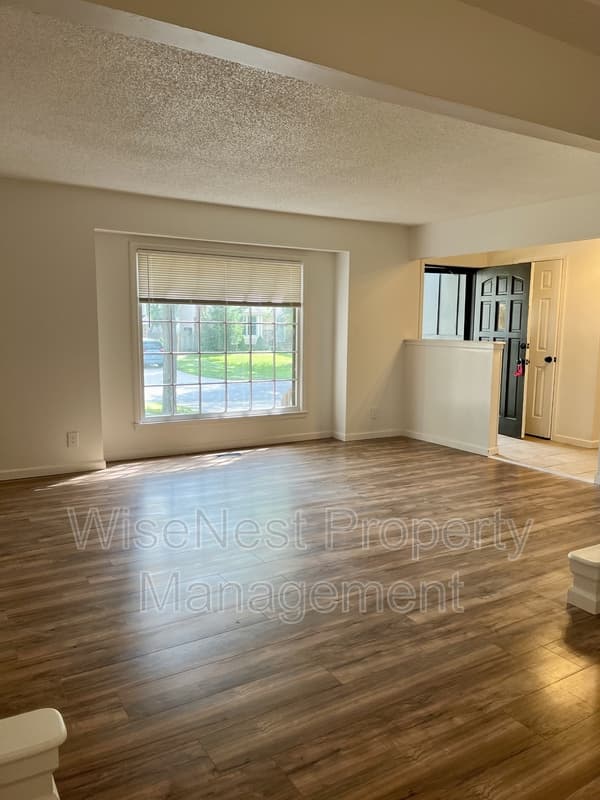 Olathe House: 1920 East 153rd Terrace