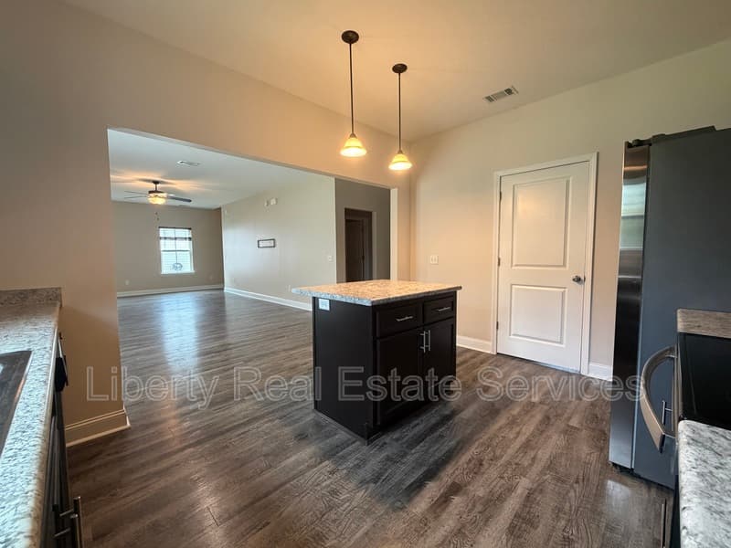Hinesville House: 224 Whipple Ave