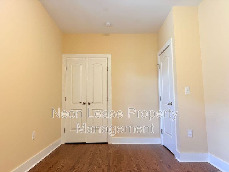 Milford House: 109 NW Front St