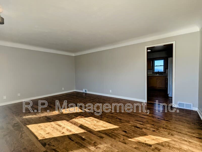 Maplewood House: 2303 Atlantic St