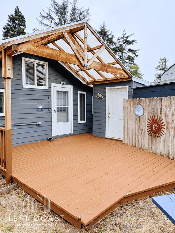 Lincoln City House: 6239 Southwest Jetty Avenue